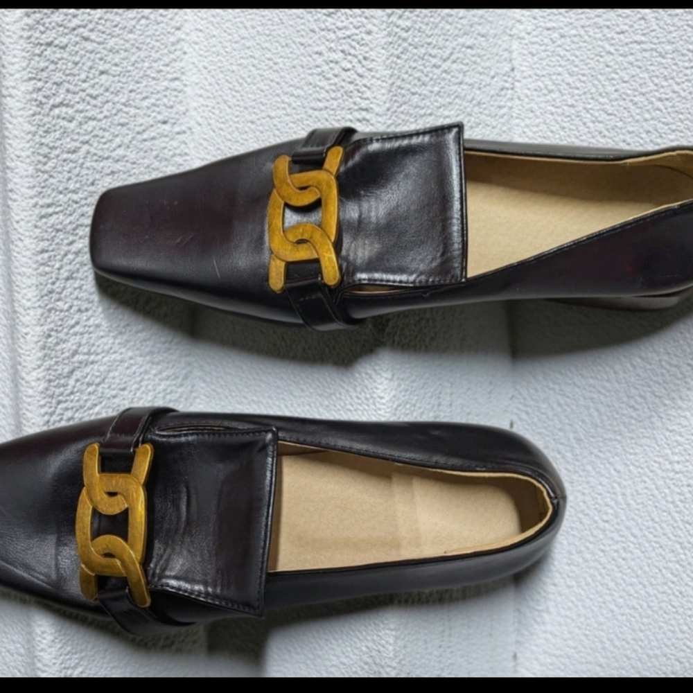 Black Leather Loafers with Gold Chain Accent Size 9